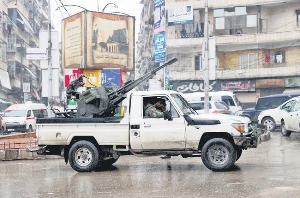 Terör örgütünün son çırpınışları! Şam yönetiminin operasyonları sürüyor
